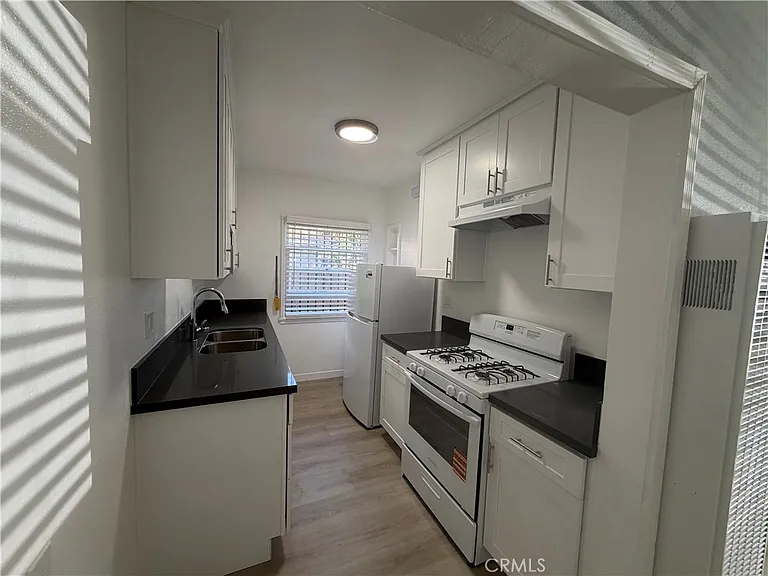 627 Linden Ave — Photo 5