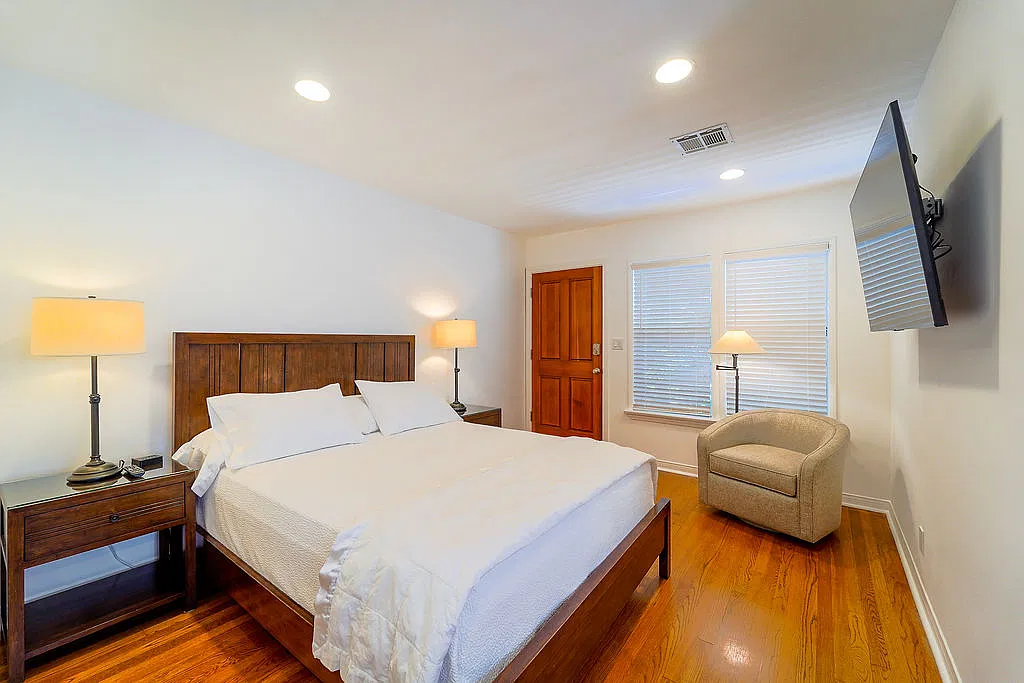 Studio, 361 sqft, $3,550 — Photo 1