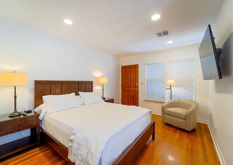 135 Montana Ave #15