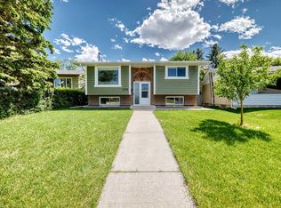 170 N Lake Sylvan Close SE, Calgary, AB T2J 3E6