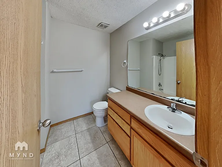 1143 S Brown Ave — Photo 10