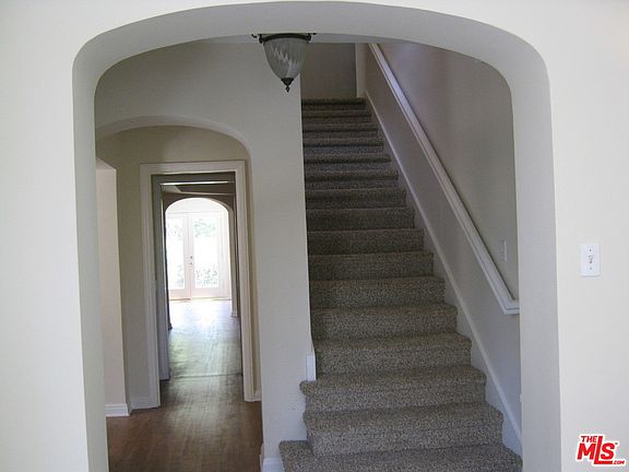3rd image of 146 N Gardner St