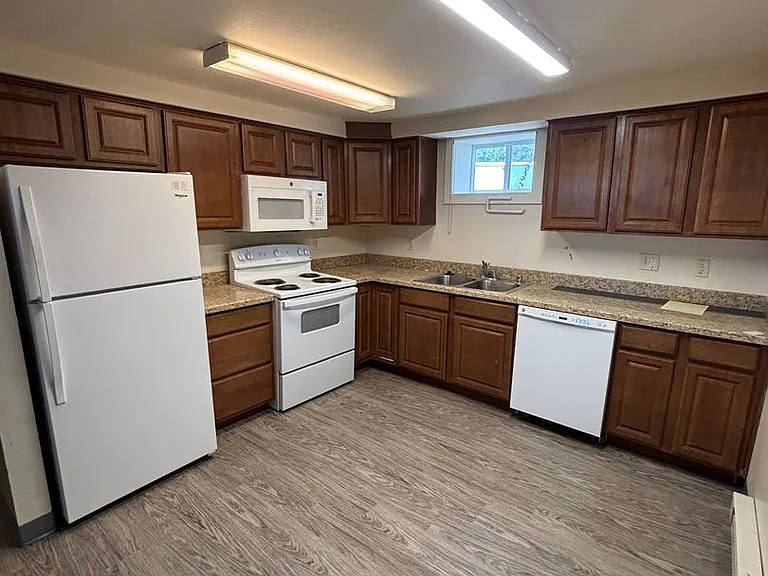 1481 Northern Ave — Photo 4