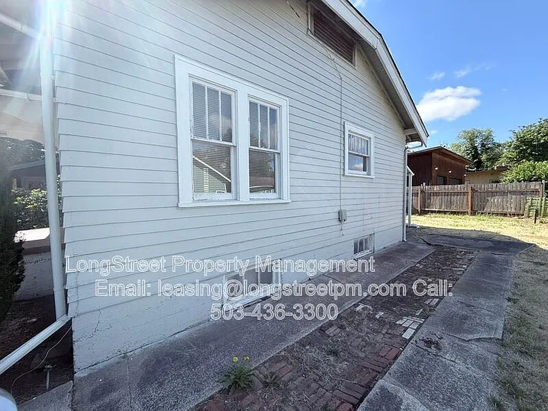 588 Knapps Pl NE — Photo 26