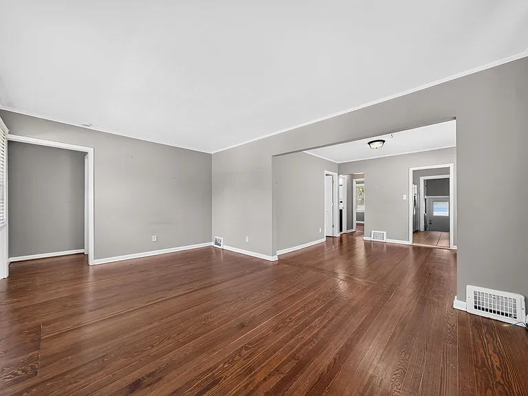 991 Humphrey Ave — Photo 4