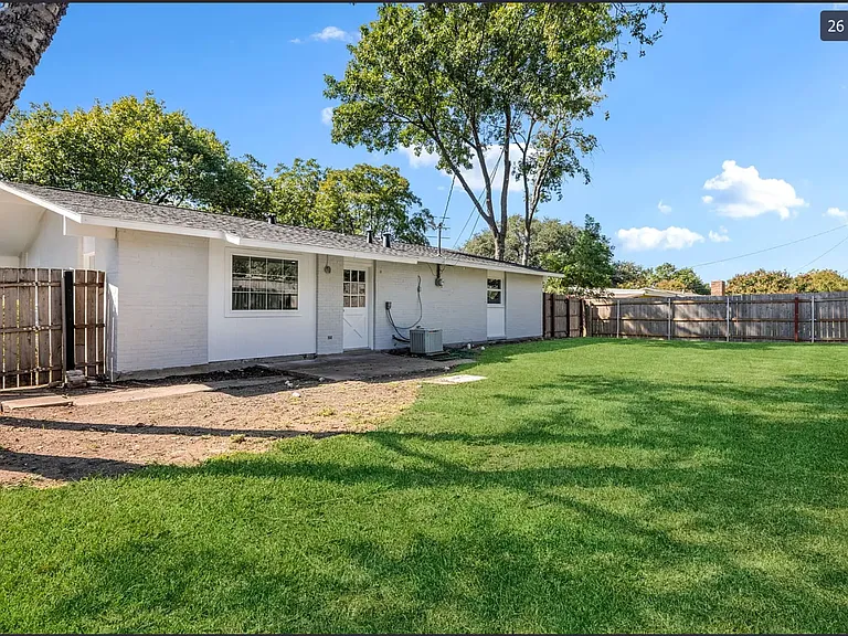 912 Warfield Way — Photo 17