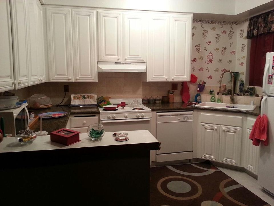 2nd image of 4441 Woodman Ave APT 112