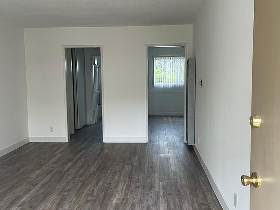 3rd image of 1550 N Hobart Blvd
