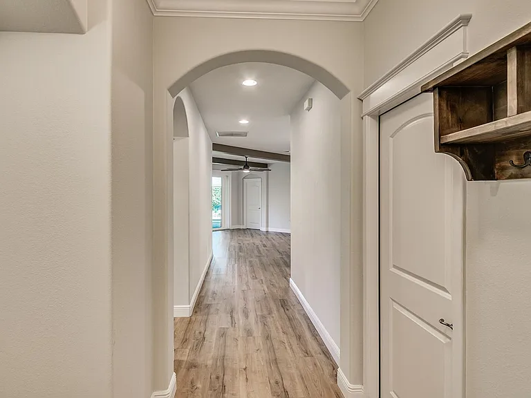 1398 Tullagee Ave — Photo 16