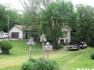 31162 Deer Creek Rd, Girard, IL 62640