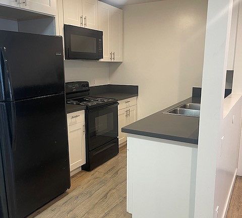 5th image of 14153 Victory Blvd #215