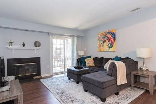 1st image of 6919A Victoria Dr