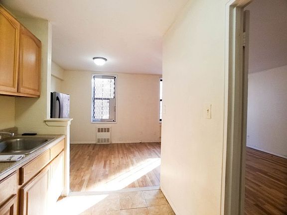 3rd image of 490 New York Ave APT 4C