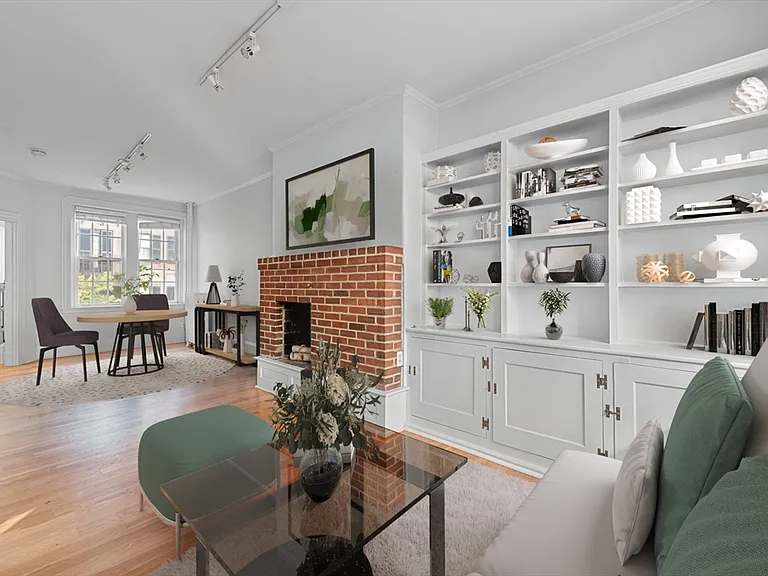 132 Myrtle St #2 — Photo 2