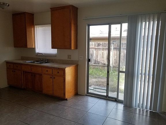 2nd image of 214 N Mayflower St APT 2