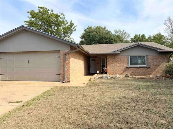 2305 NW Robinhood Dr, Lawton, OK 73505