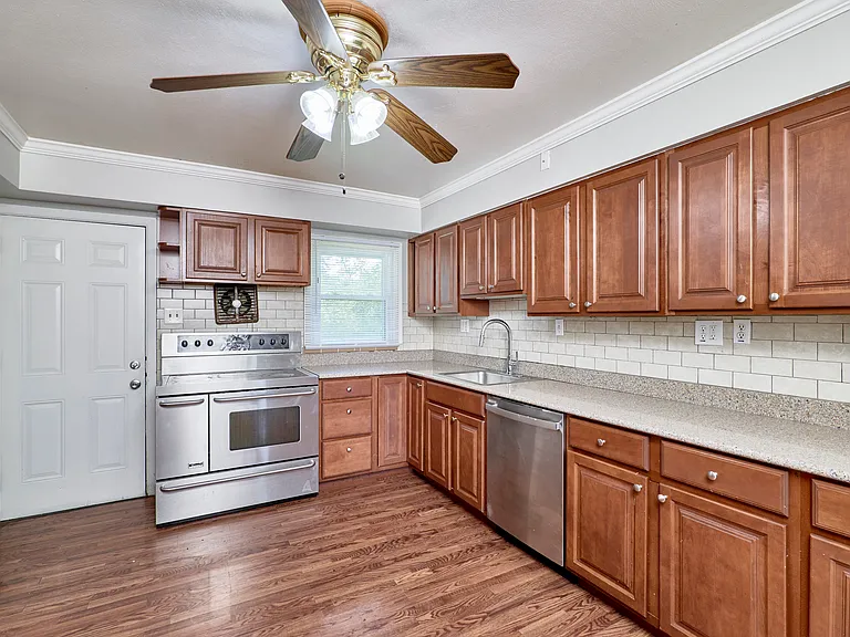 10900 Saint Boniface Ln — Photo 10