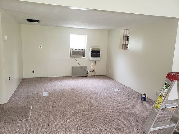 3rd image of 4889 Parker St