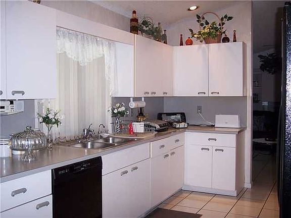 4th image of 213 NW 123rd Way