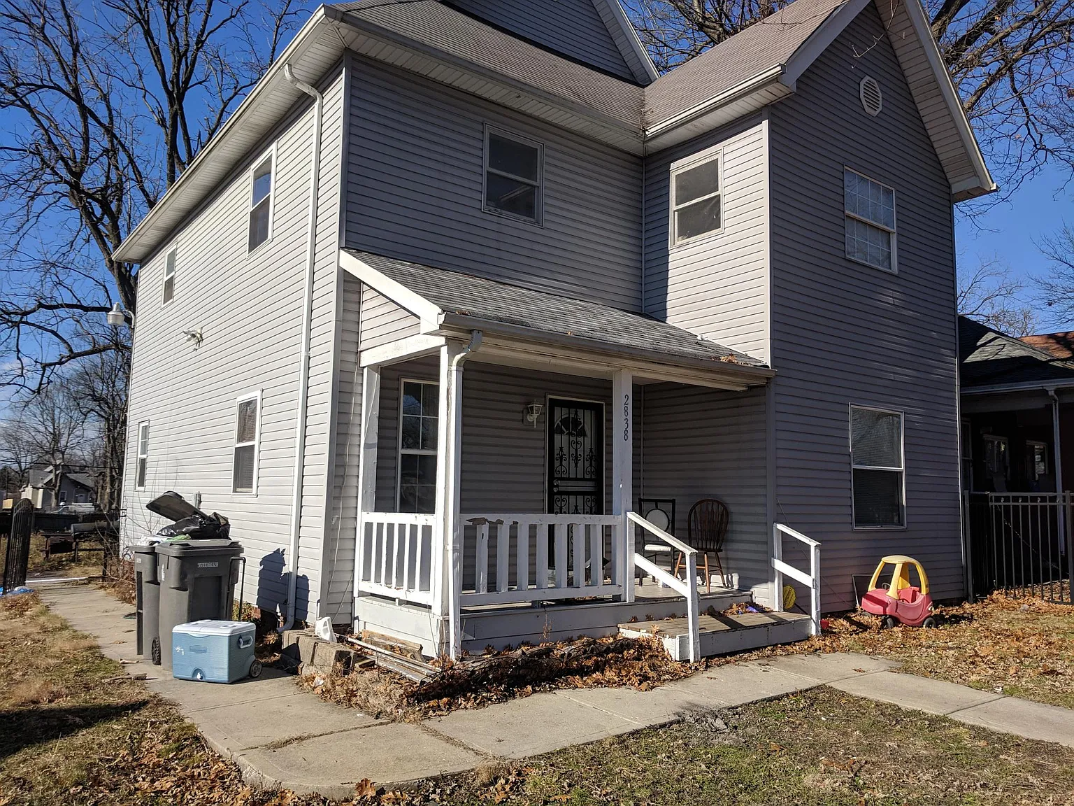 2838 N Chester Ave photo 1