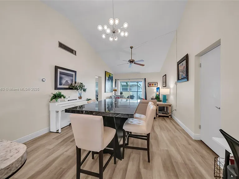 4613 SE 5th Ave #210 — Photo 7