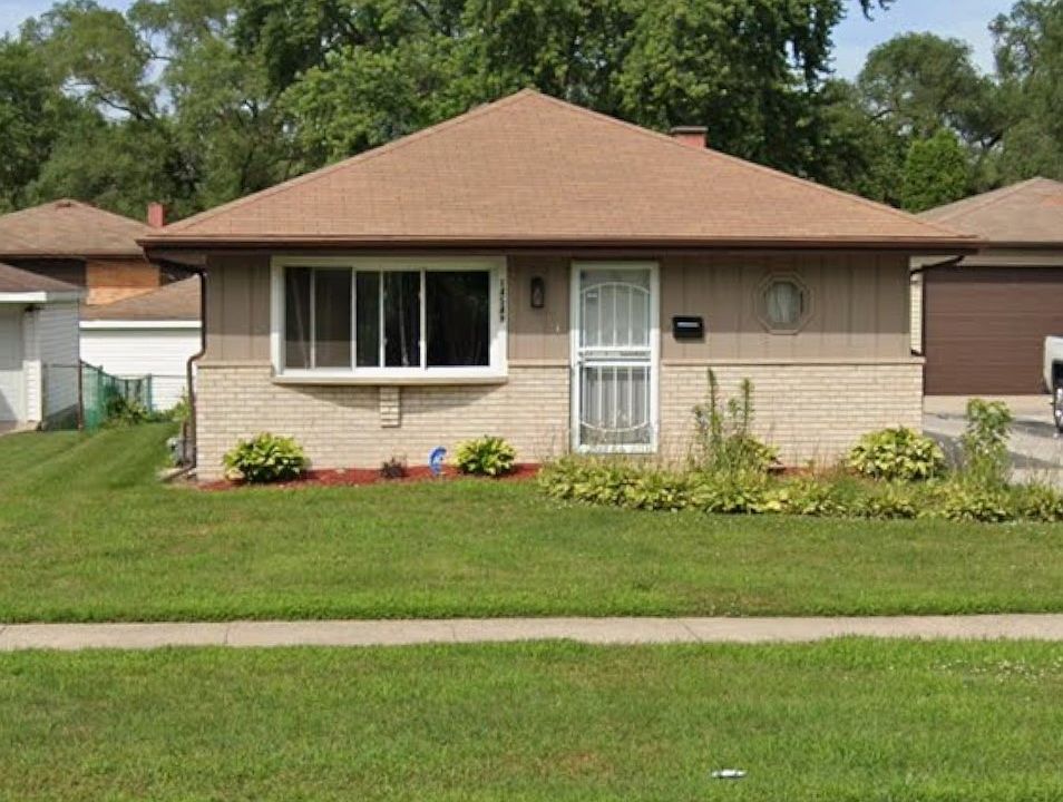 1st image of 14549 Lincoln Ave