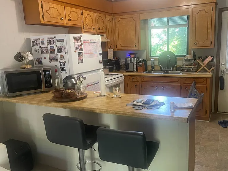 814 Creekside Dr — Photo 3