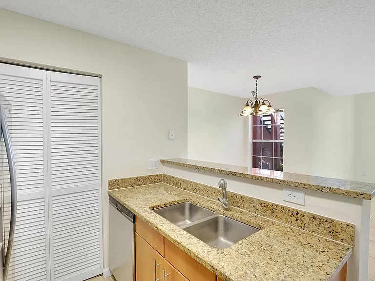 1385 Crystal Way #M — Photo 13