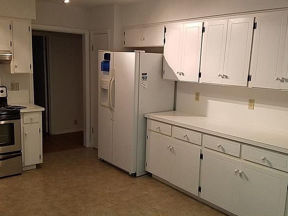 3rd image of 1041 Mockingbird Cir