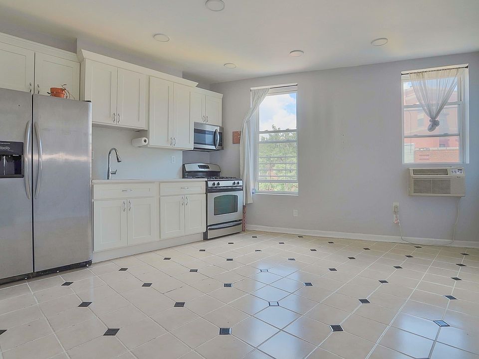 1st image of 730 Bergen Ave APT 4