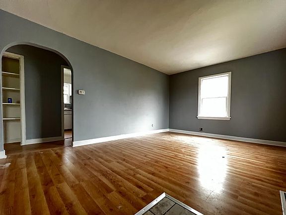 2nd image of 1122 Goodland Ave