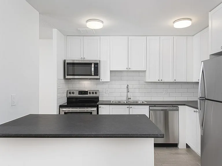 7110 Darcel Ave — Photo 5