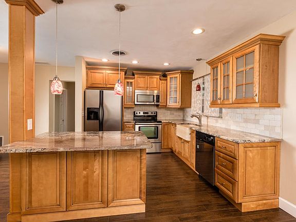 4th image of 1211 Wood Ave