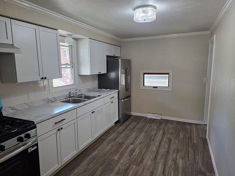 1662 Shriver Ave NE — Photo 4