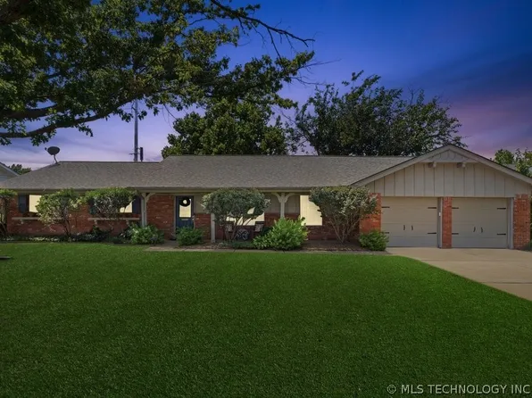 5860 S Hudson Pl, Tulsa, OK 74135