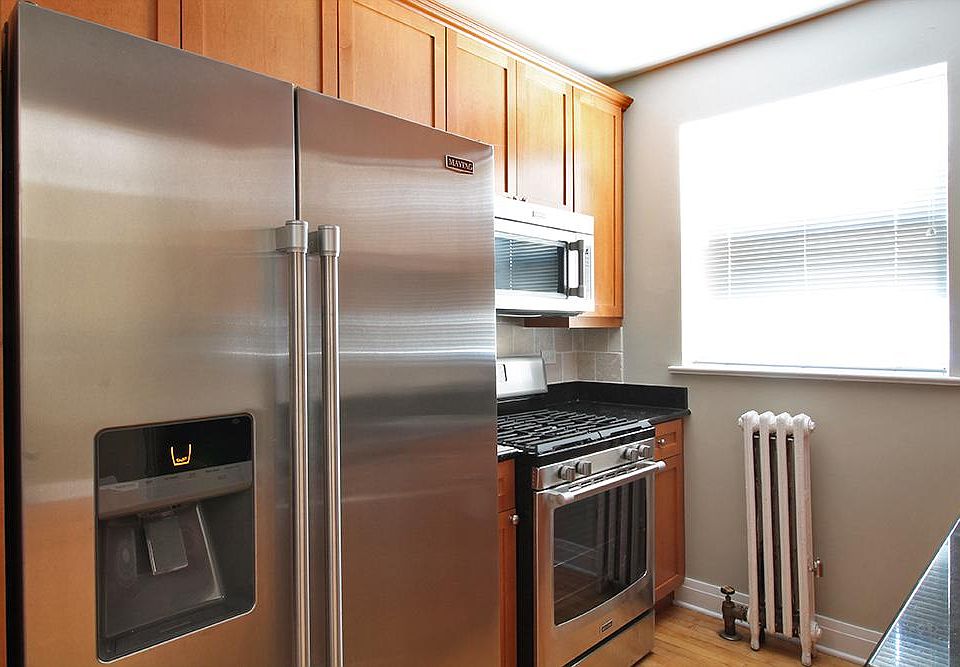 1st image of 922 Ontario St #Oak