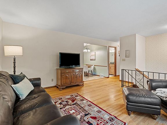 3rd image of 2207 Orchard Ln