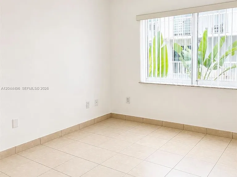 16851 NE 35th Ave #27 — Photo 6