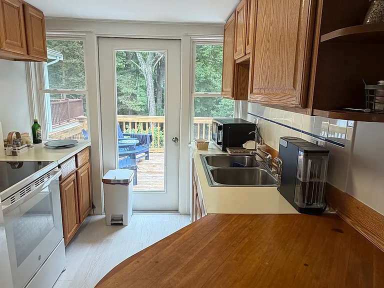 83A Woodland Rd #A — Photo 6
