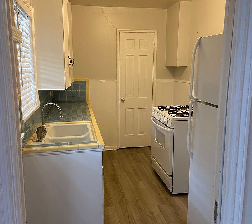 1st image of 504 Cleveland Ct APT 7