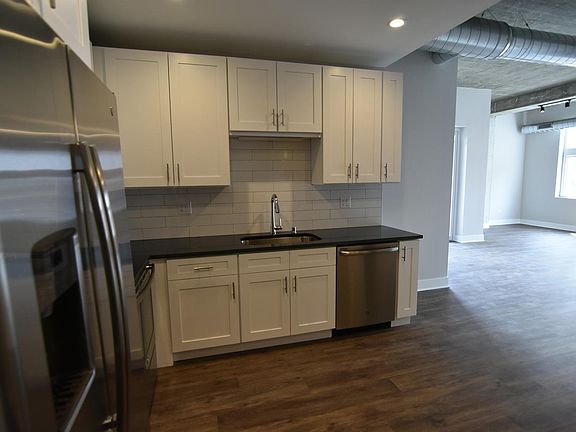 4th image of 3833 Broad Way #411