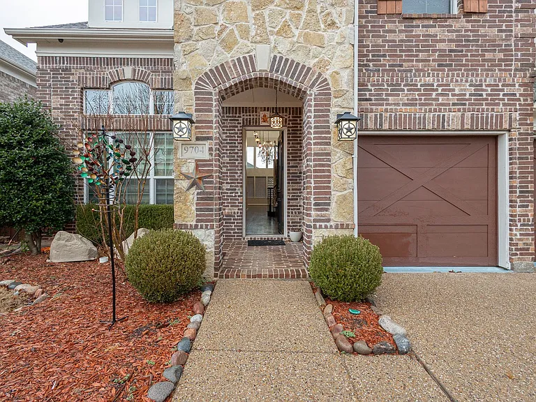 9704 Tanen Dr — Photo 4