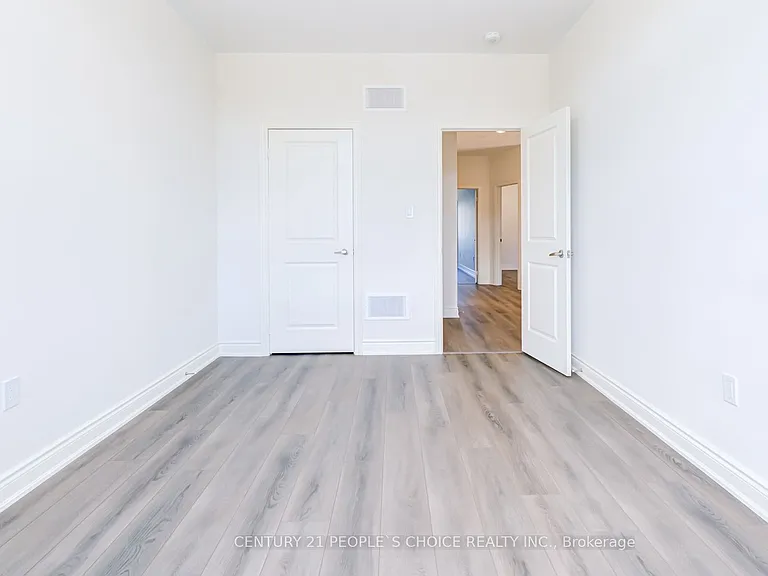 2237 Crystal Dr — Photo 33