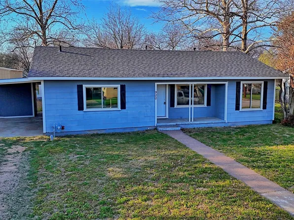 900 N Lamb St, Bowie, TX 76230