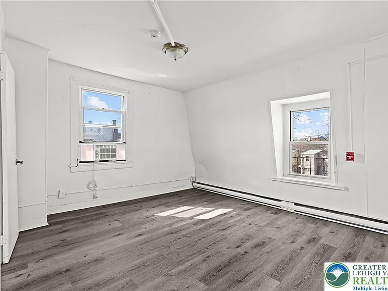 1113 Ferry St #3 — Photo 5