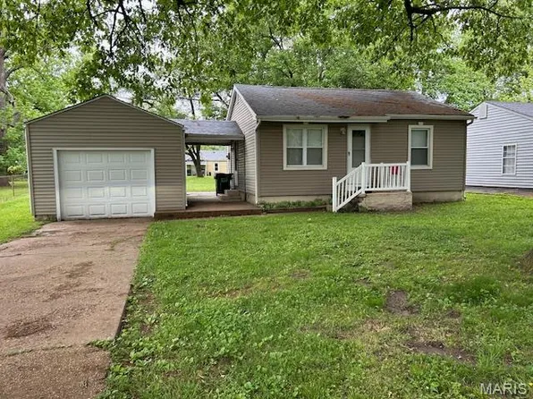 32 Judith Ln, Fairview Heights, IL 62208