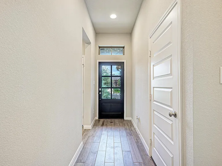 144 Danielson St — Photo 3