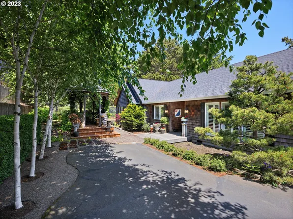 927 N Marion Ave, Seaside, OR 97138