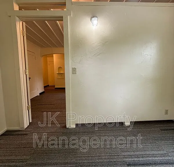 20 18th St S #8 — Photo 17
