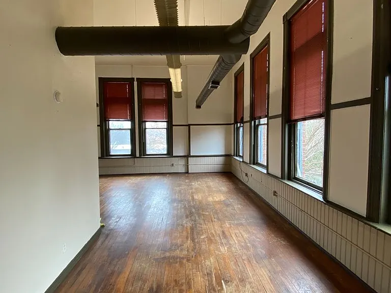 600 N 6th St — Photo 3